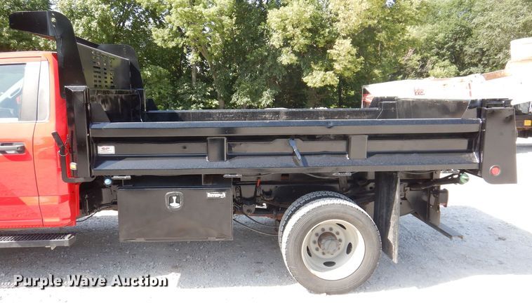 image for item IQ9769 2017 Ford F550 Super Duty XL  dump truck