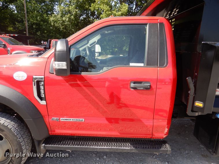 image for item IQ9769 2017 Ford F550 Super Duty XL  dump truck