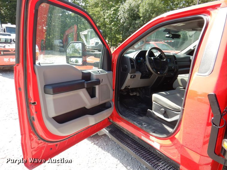 image for item IQ9769 2017 Ford F550 Super Duty XL  dump truck