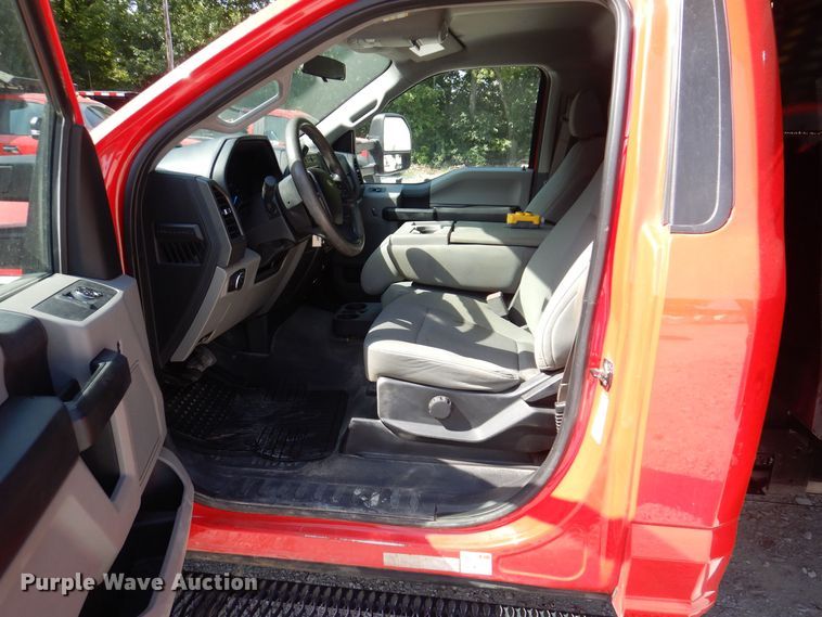 image for item IQ9769 2017 Ford F550 Super Duty XL  dump truck