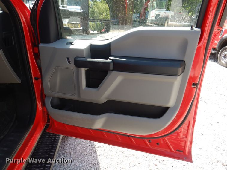 image for item IQ9769 2017 Ford F550 Super Duty XL  dump truck