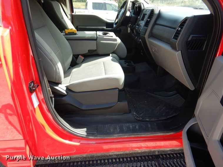 image for item IQ9769 2017 Ford F550 Super Duty XL  dump truck