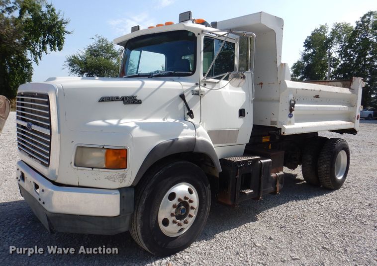 image for item IQ9771 1994 Ford LA9000  dump truck