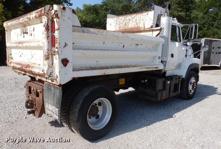 image for item IQ9771 1994 Ford LA9000  dump truck