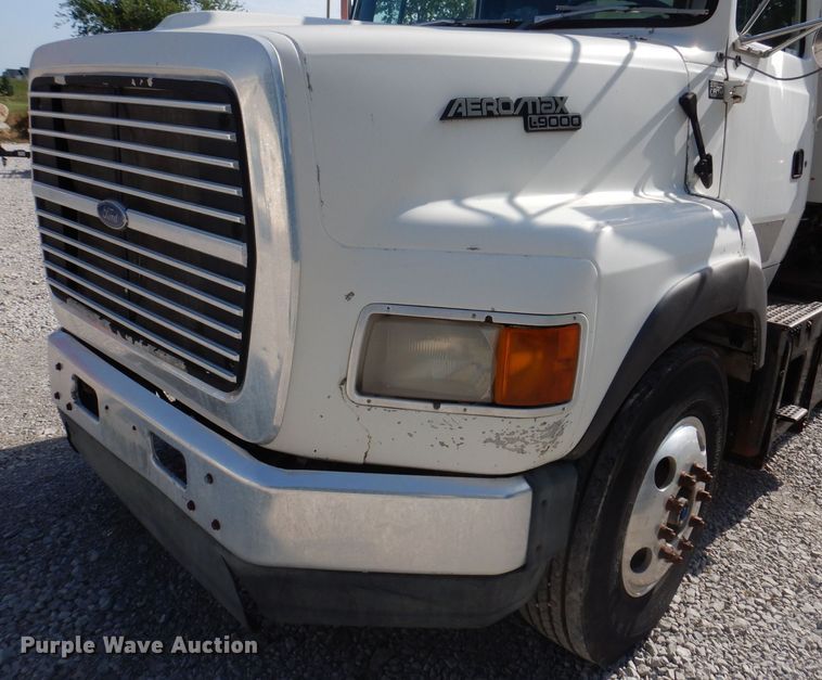 image for item IQ9771 1994 Ford LA9000  dump truck