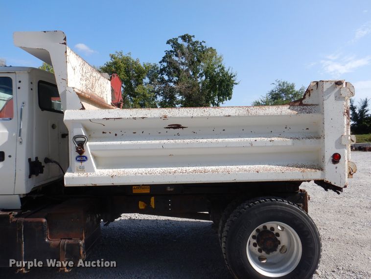 image for item IQ9771 1994 Ford LA9000  dump truck
