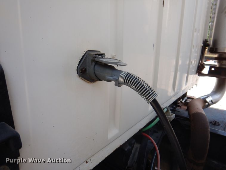 image for item IQ9771 1994 Ford LA9000  dump truck