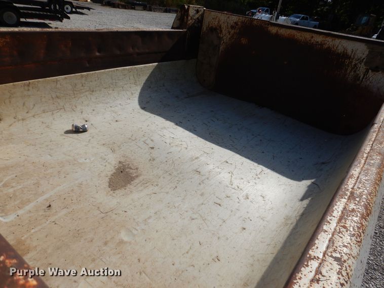 image for item IQ9771 1994 Ford LA9000  dump truck