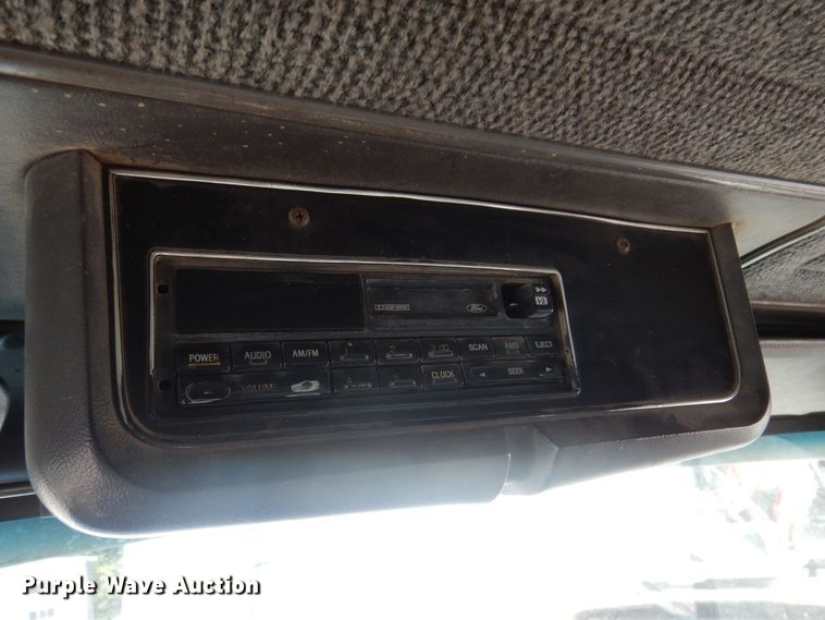 image for item IQ9771 1994 Ford LA9000  dump truck