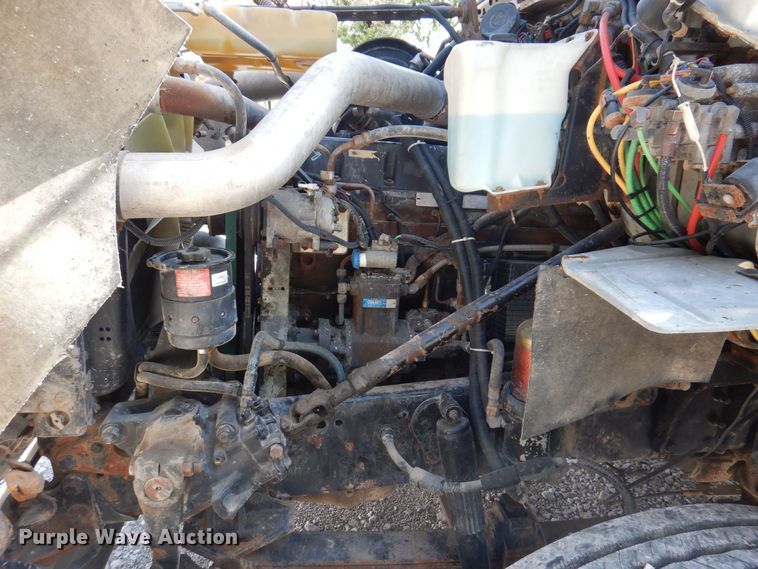 image for item IQ9771 1994 Ford LA9000  dump truck