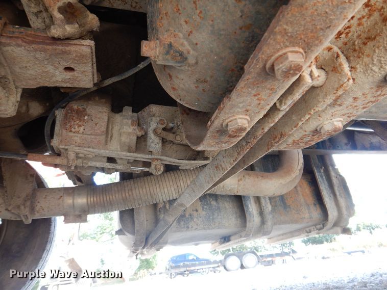 image for item IQ9771 1994 Ford LA9000  dump truck