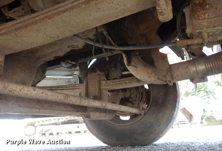 image for item IQ9771 1994 Ford LA9000  dump truck