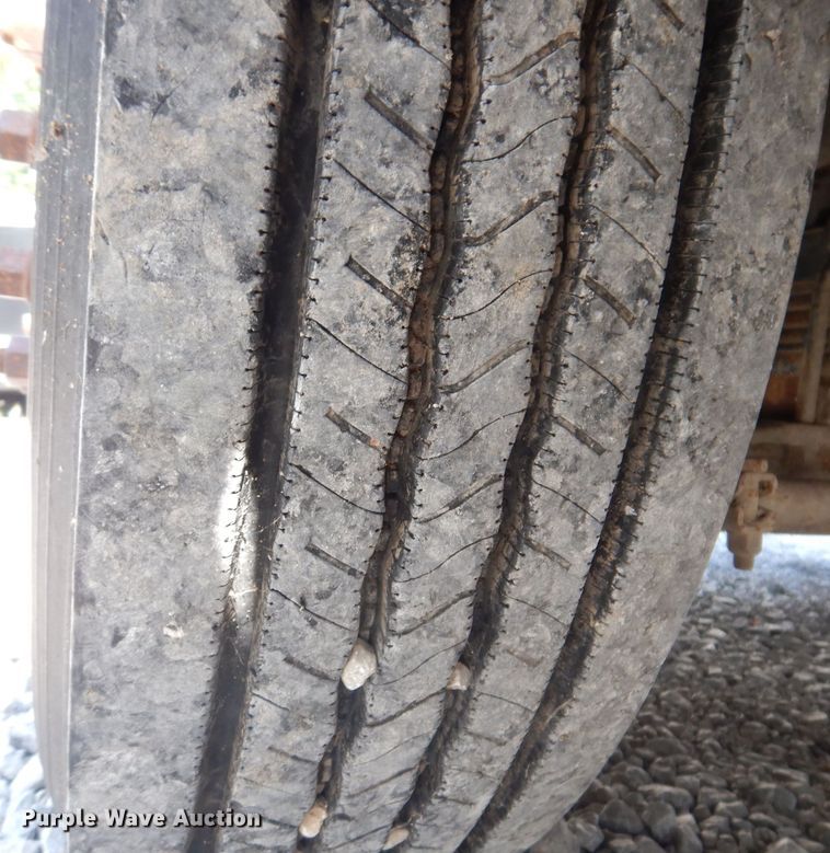 image for item IQ9771 1994 Ford LA9000  dump truck