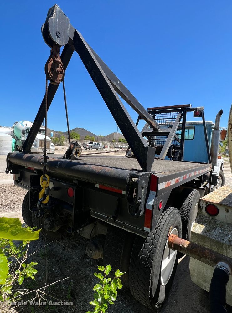 image for item JE9986 1985 International F5070  tow truck