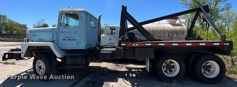 image for item JE9986 1985 International F5070  tow truck