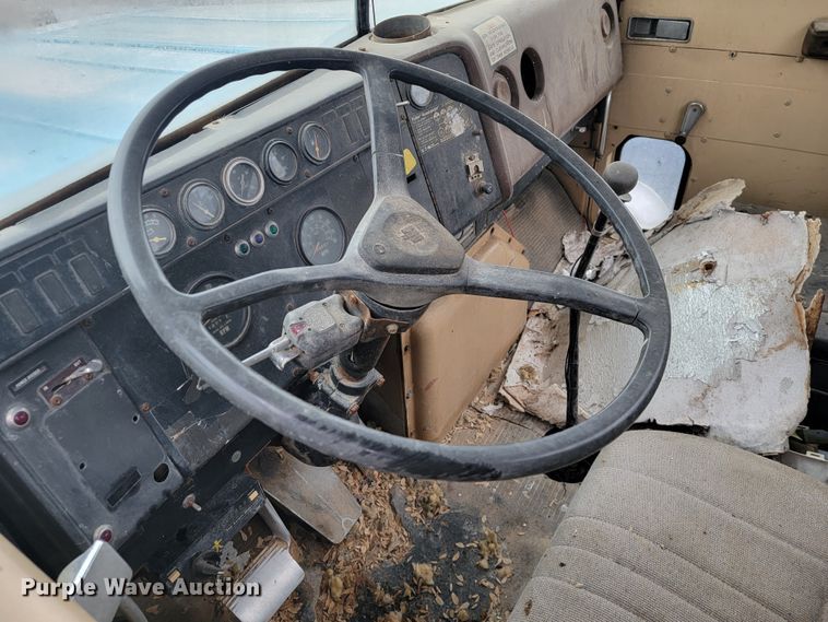 image for item JE9986 1985 International F5070  tow truck