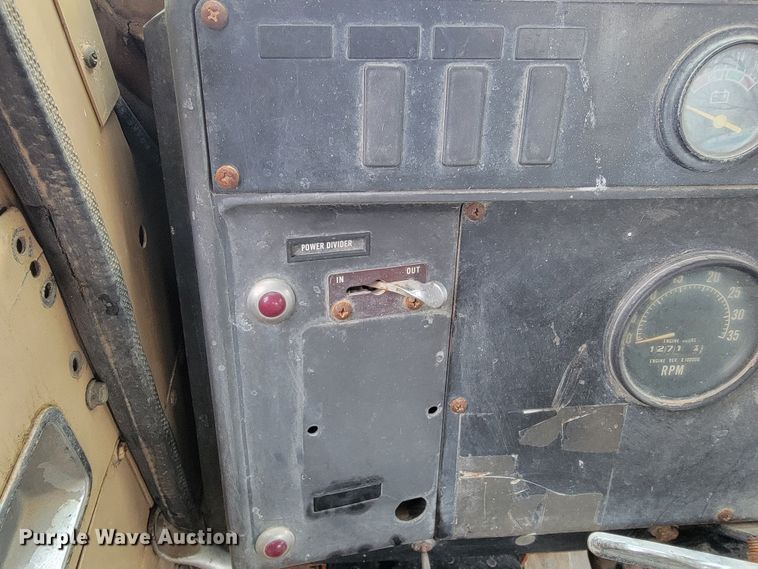 image for item JE9986 1985 International F5070  tow truck