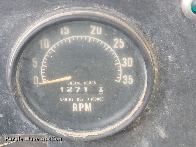 image for item JE9986 1985 International F5070  tow truck