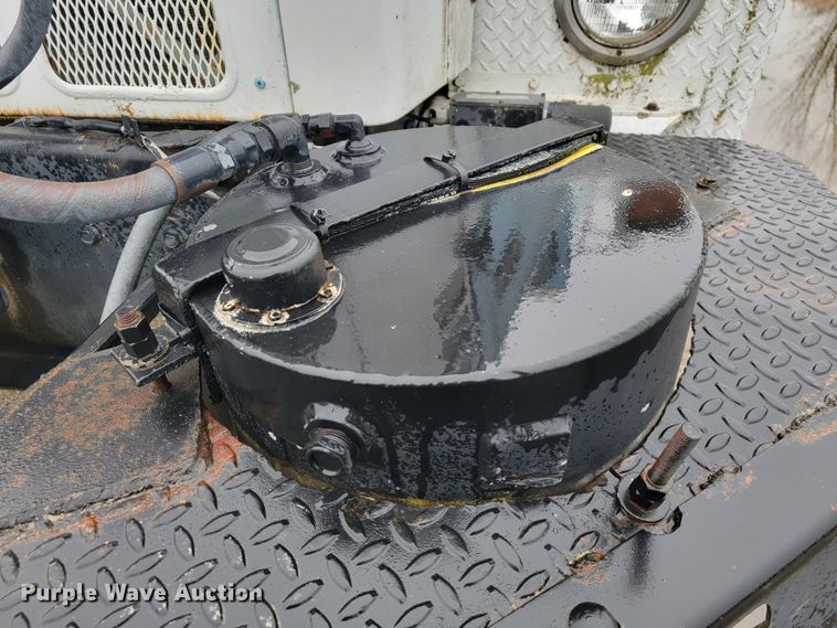 image for item JE9986 1985 International F5070  tow truck