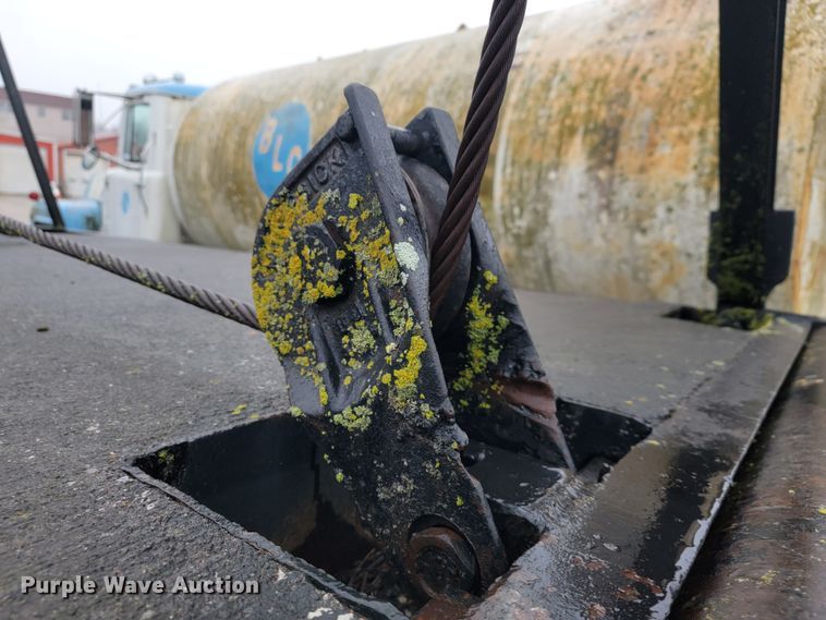 image for item JE9986 1985 International F5070  tow truck