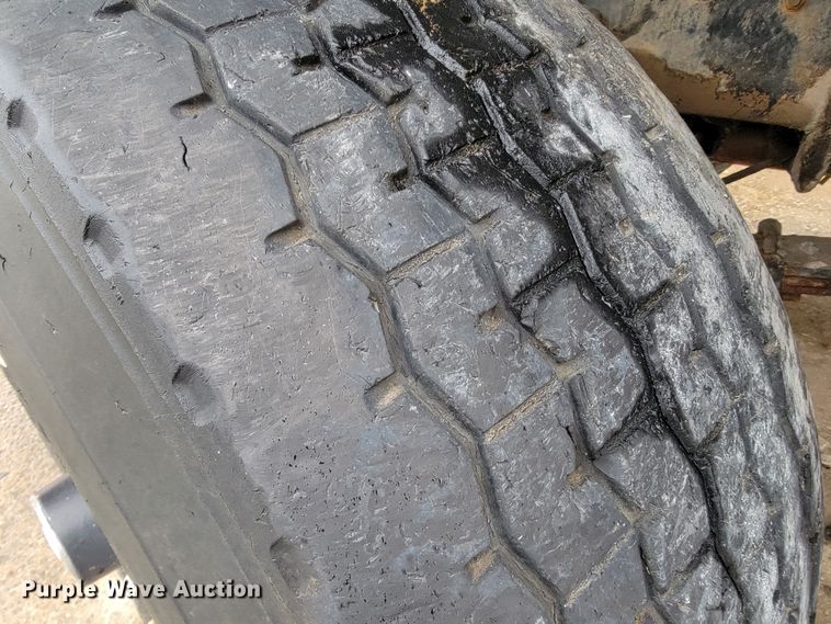 image for item JE9986 1985 International F5070  tow truck