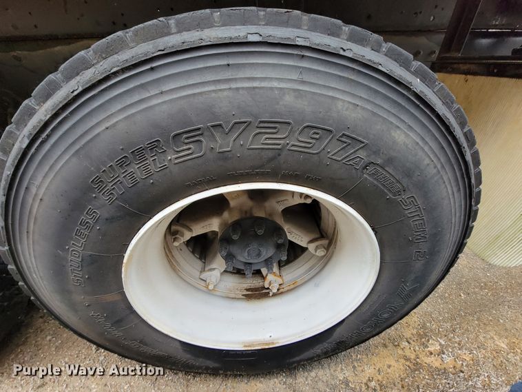 image for item JE9986 1985 International F5070  tow truck