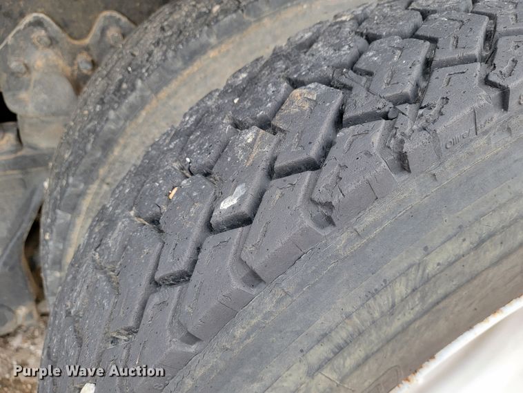 image for item JE9986 1985 International F5070  tow truck