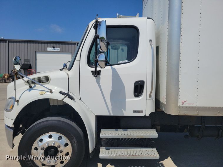 image for item JO9159 2007 Freightliner Business Class M2  side curtain box truck