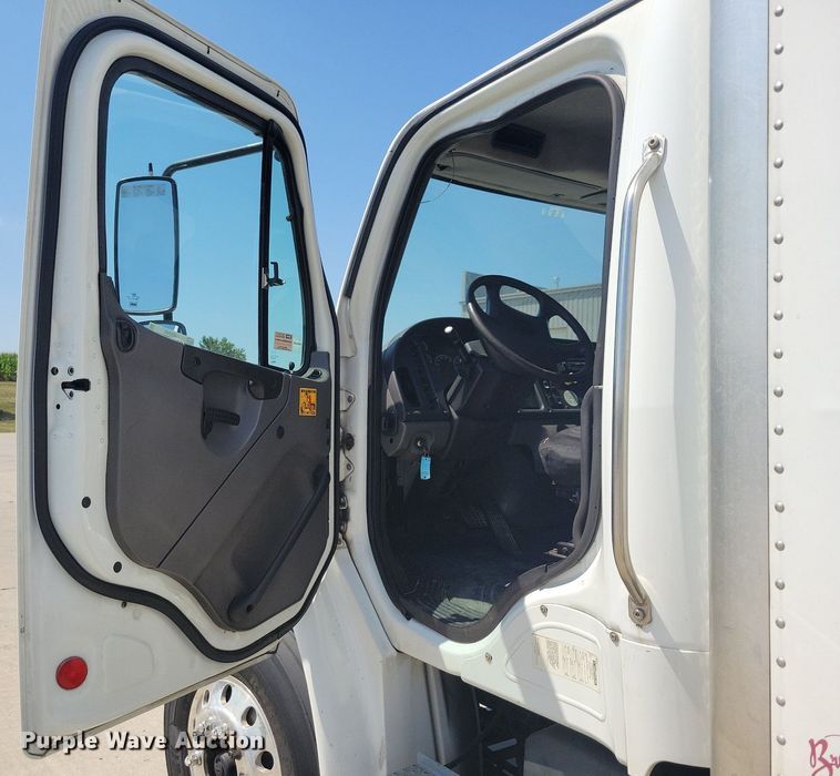 image for item JO9159 2007 Freightliner Business Class M2  side curtain box truck