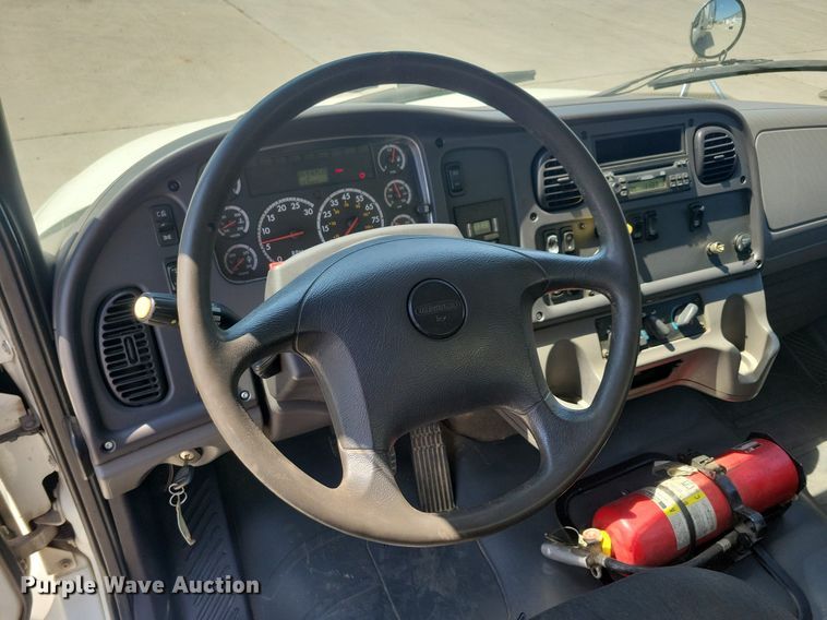 image for item JO9159 2007 Freightliner Business Class M2  side curtain box truck