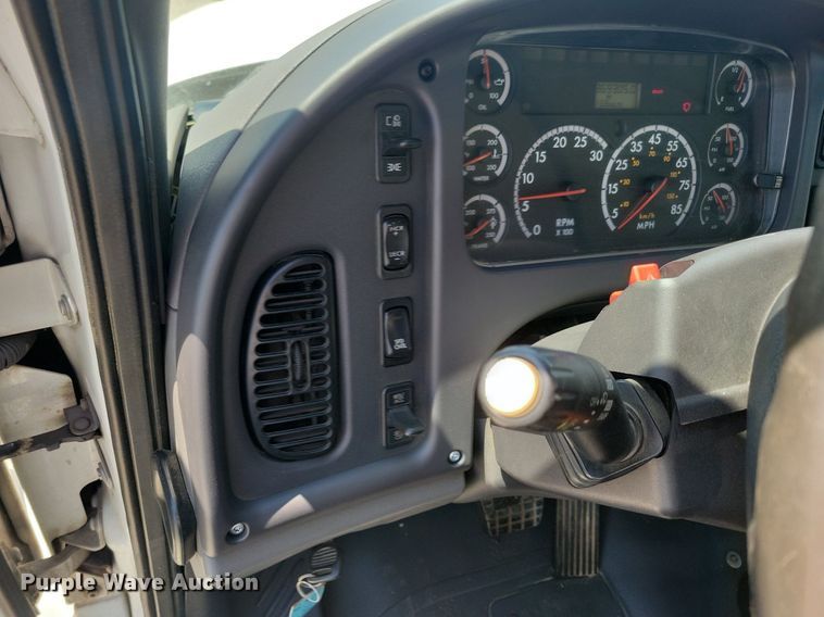 image for item JO9159 2007 Freightliner Business Class M2  side curtain box truck