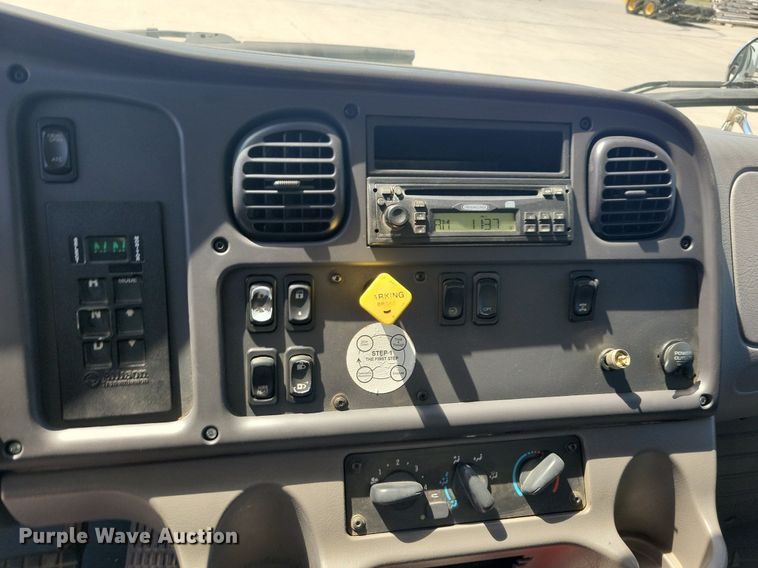 image for item JO9159 2007 Freightliner Business Class M2  side curtain box truck