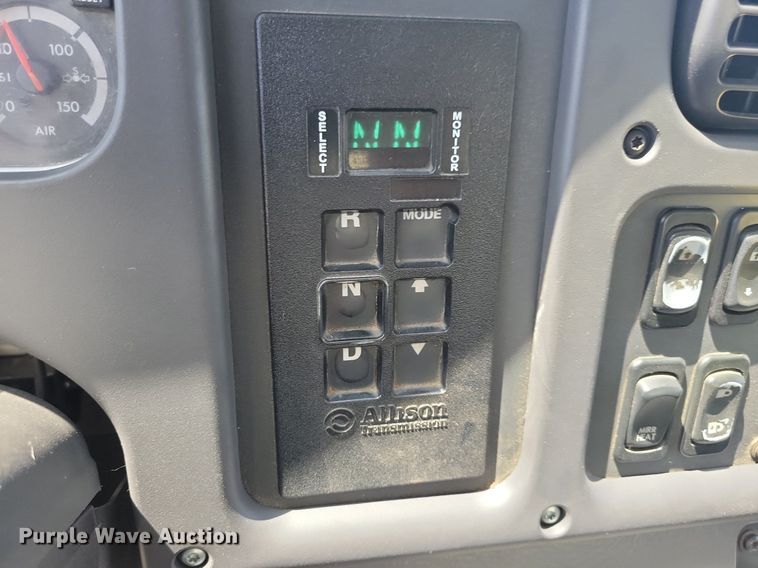 image for item JO9159 2007 Freightliner Business Class M2  side curtain box truck