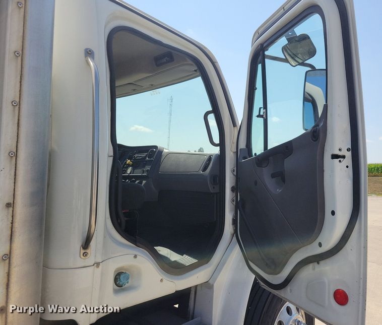 image for item JO9159 2007 Freightliner Business Class M2  side curtain box truck