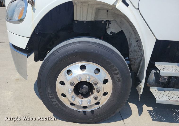 image for item JO9159 2007 Freightliner Business Class M2  side curtain box truck