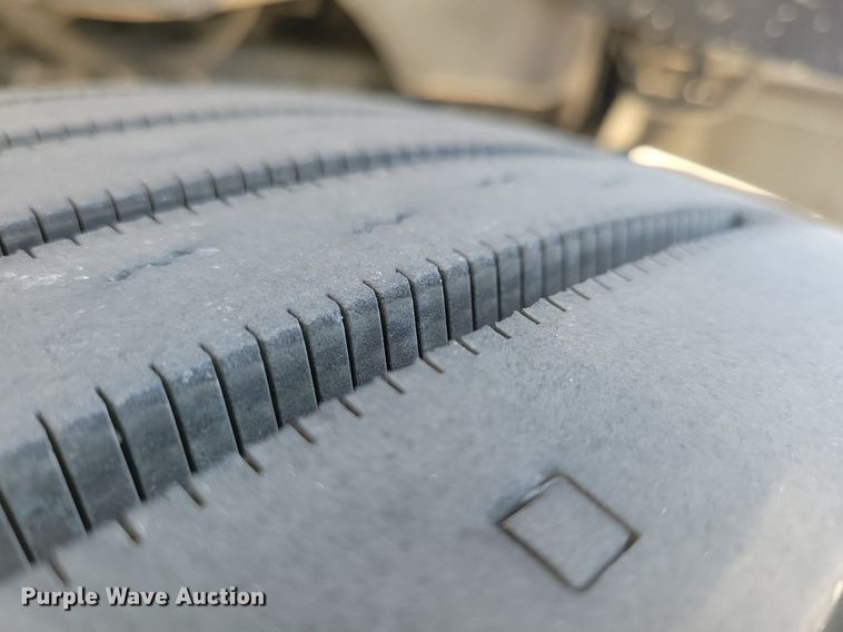 image for item JO9159 2007 Freightliner Business Class M2  side curtain box truck