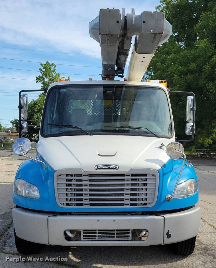 image for item JO9273 2010 Freightliner Business Class M2 106  bucket truck