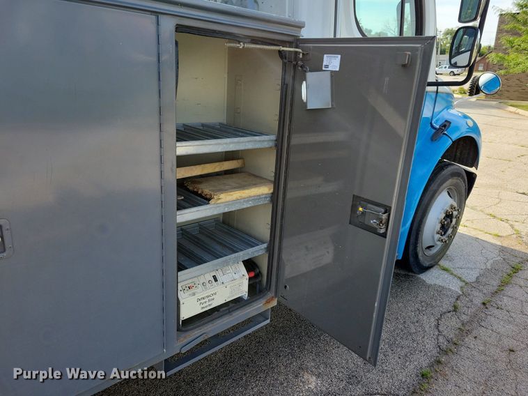 image for item JO9273 2010 Freightliner Business Class M2 106  bucket truck