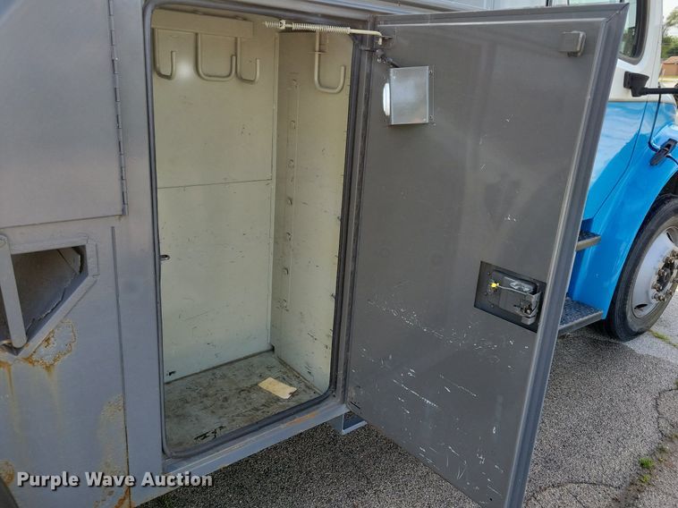 image for item JO9273 2010 Freightliner Business Class M2 106  bucket truck