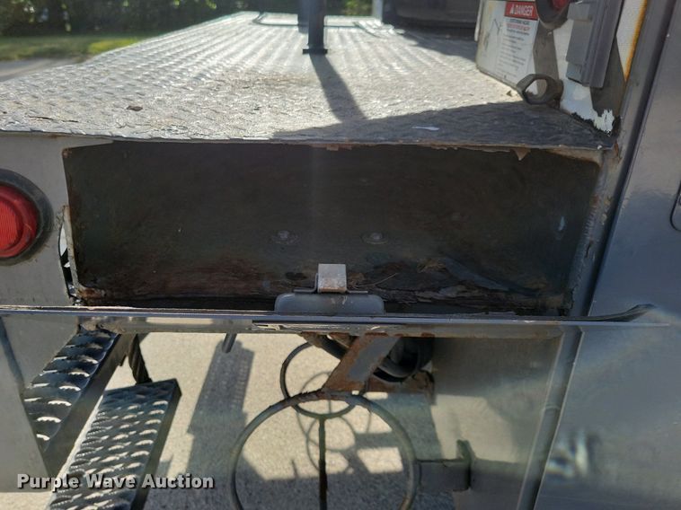 image for item JO9273 2010 Freightliner Business Class M2 106  bucket truck