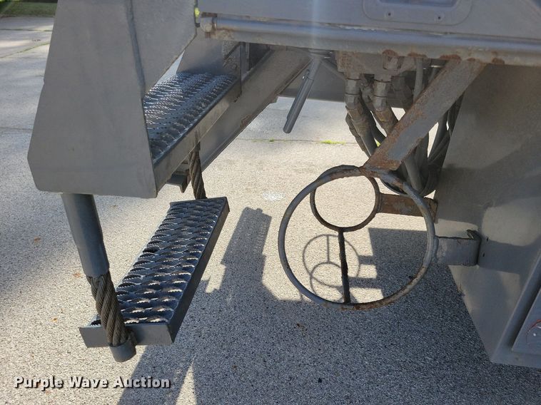 image for item JO9273 2010 Freightliner Business Class M2 106  bucket truck