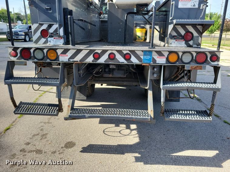 image for item JO9273 2010 Freightliner Business Class M2 106  bucket truck