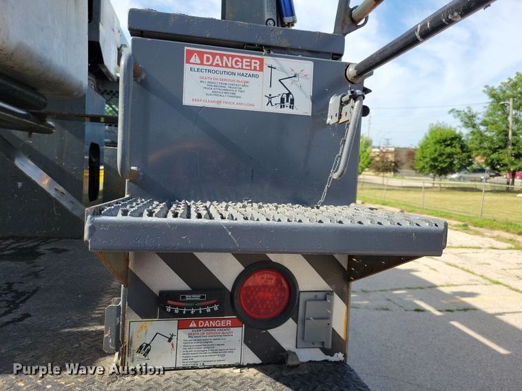 image for item JO9273 2010 Freightliner Business Class M2 106  bucket truck
