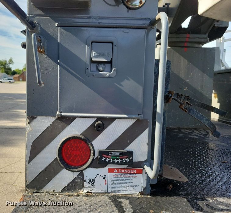 image for item JO9273 2010 Freightliner Business Class M2 106  bucket truck