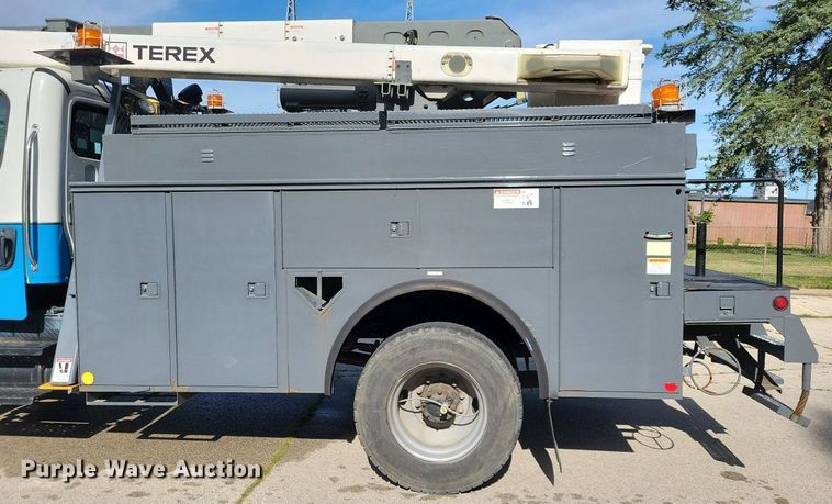 image for item JO9273 2010 Freightliner Business Class M2 106  bucket truck