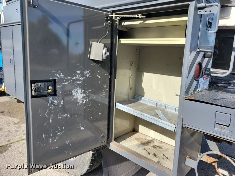 image for item JO9273 2010 Freightliner Business Class M2 106  bucket truck