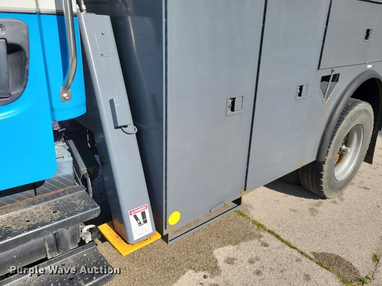 image for item JO9273 2010 Freightliner Business Class M2 106  bucket truck