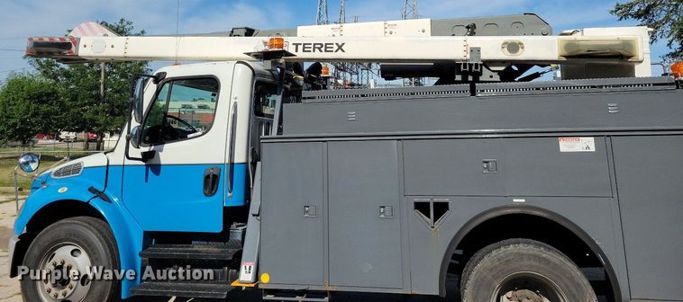 image for item JO9273 2010 Freightliner Business Class M2 106  bucket truck