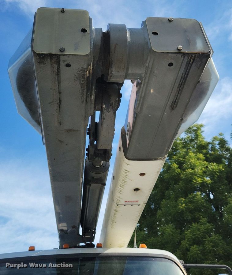 image for item JO9273 2010 Freightliner Business Class M2 106  bucket truck