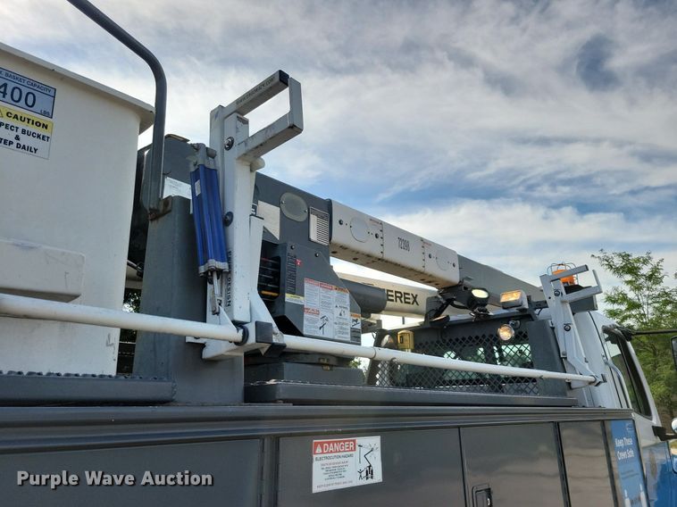 image for item JO9273 2010 Freightliner Business Class M2 106  bucket truck